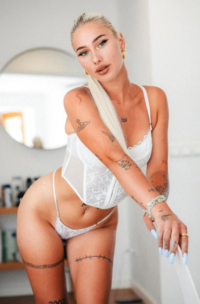 Elina escort à Paris