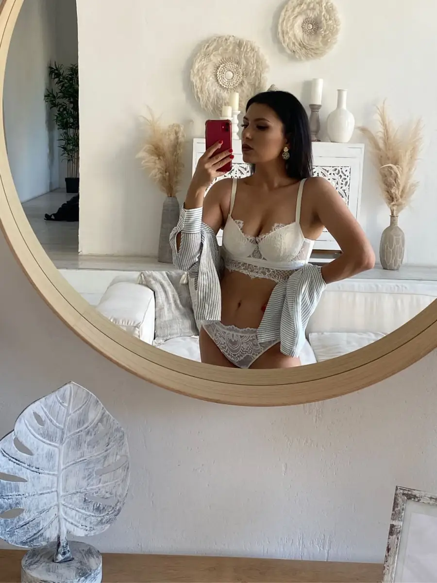 Elmira escort à Paris